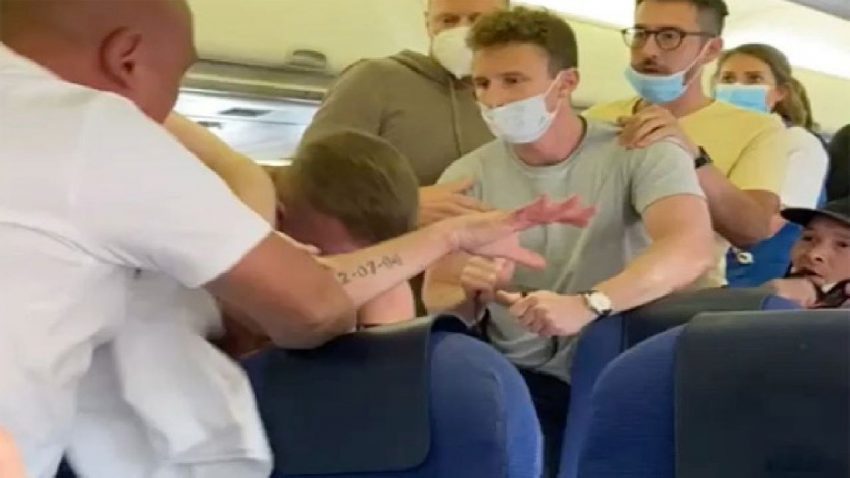 Fellow passengers who bought bleach until they refused to wear a mask on the plane