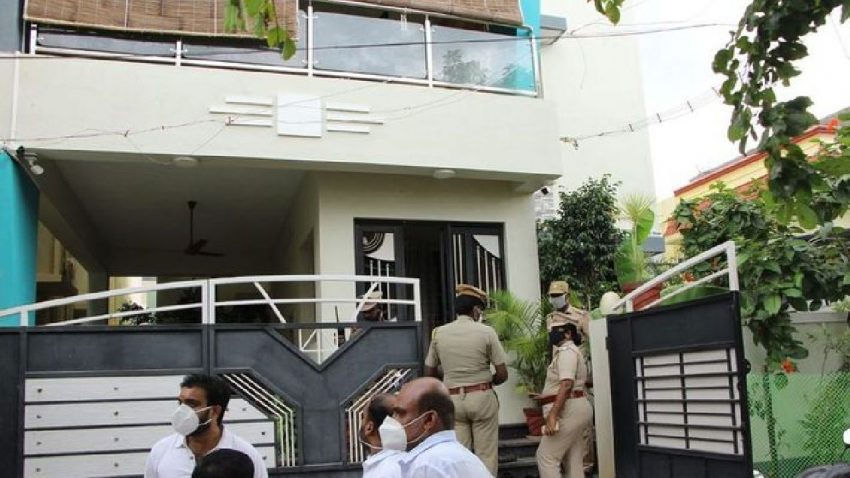 8 hour interrogation in Madurai, YouTube critic Maridas arrested, Maridas falls into interrogation ring