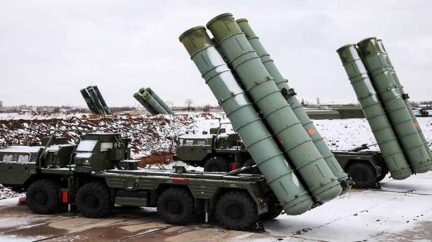 China is spying Russia suspends missile delivery