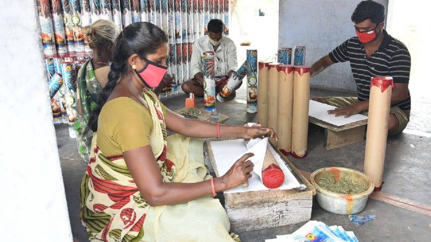 Sivakasi firecrackers worth Rs 1000 crore are stagnant