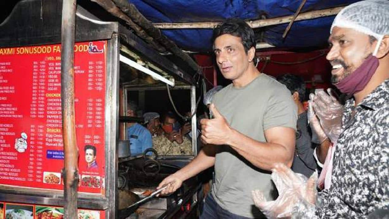 Sonu Sood gave a pleasant surprise to his fan !!!