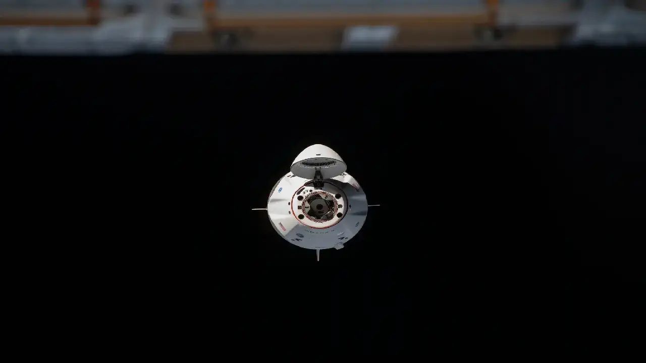 NASA-enhanced SpaceX cargo dragon plane is about to take off from the space station !!!