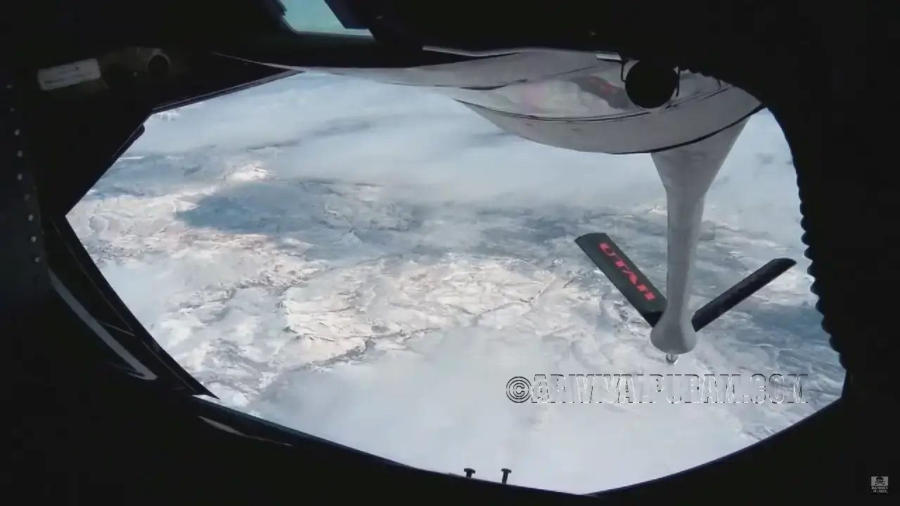 Pilots refueling an airplane - Viral Video !!!